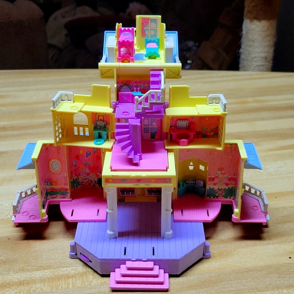 1995 Polley Pocket Pollyville Club House
